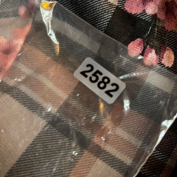 Venus size 3X scoop neck 3/4 length sleeves great details. - Picture 6 of 6